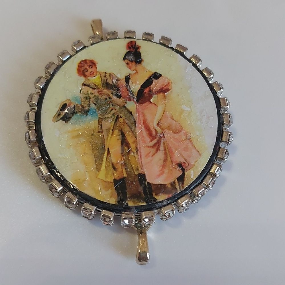 Vintage Retro Artisanal Courting Couple Print Bracelet Charm